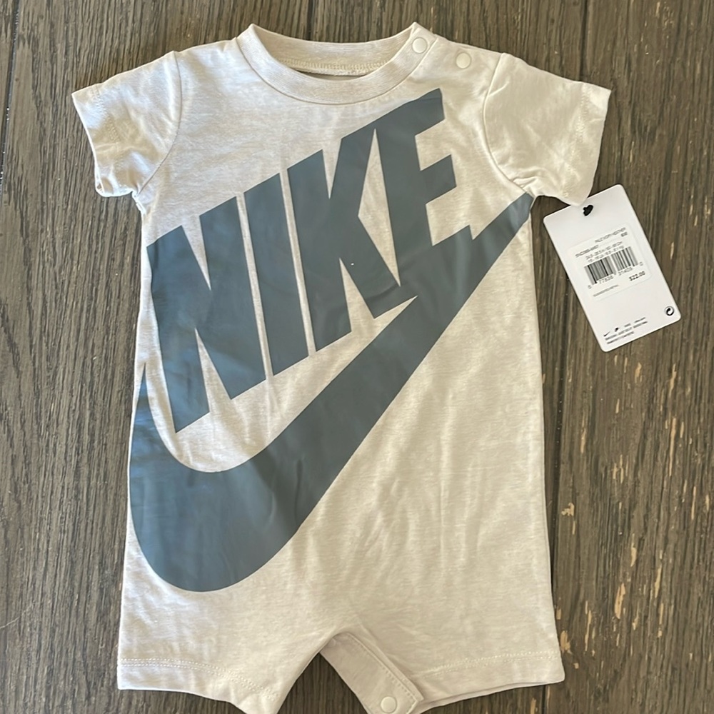Nike Baby Romper *NEW w/tag*
